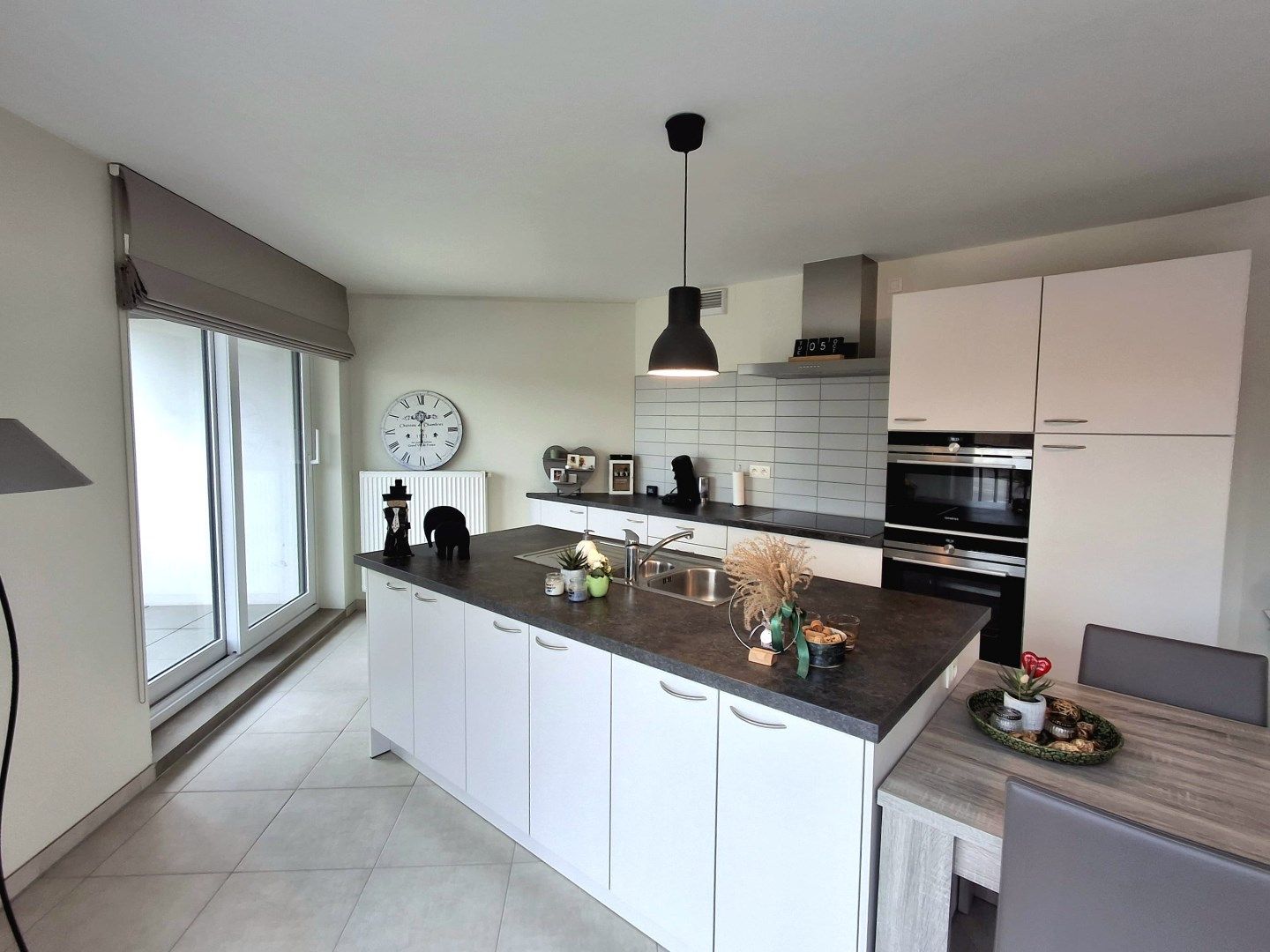 LICHTRIJK EN RUIM TWEE SLAAPKAMER APPARTEMENT MET ZONGERICHT TERRAS  foto 4