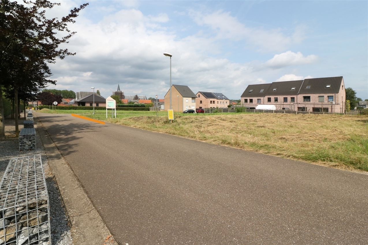 Bouwgrond in verkeersluwe wijk  foto 8