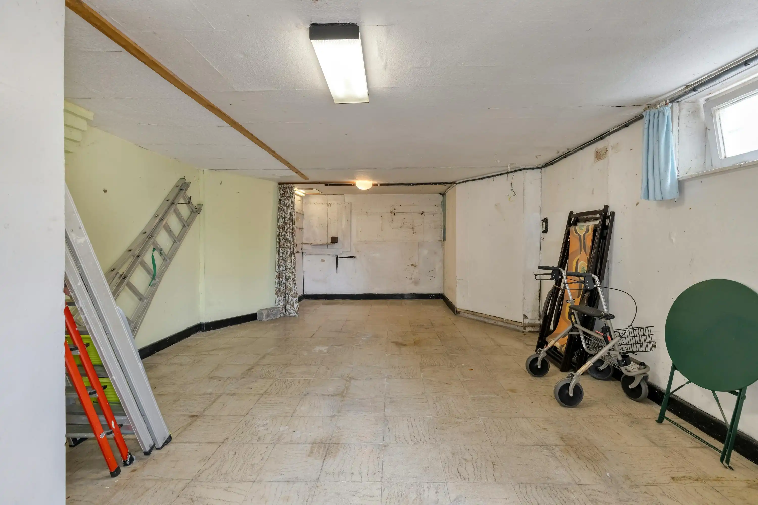 Charmante te renoveren woning met garage in centrum De Panne foto 14