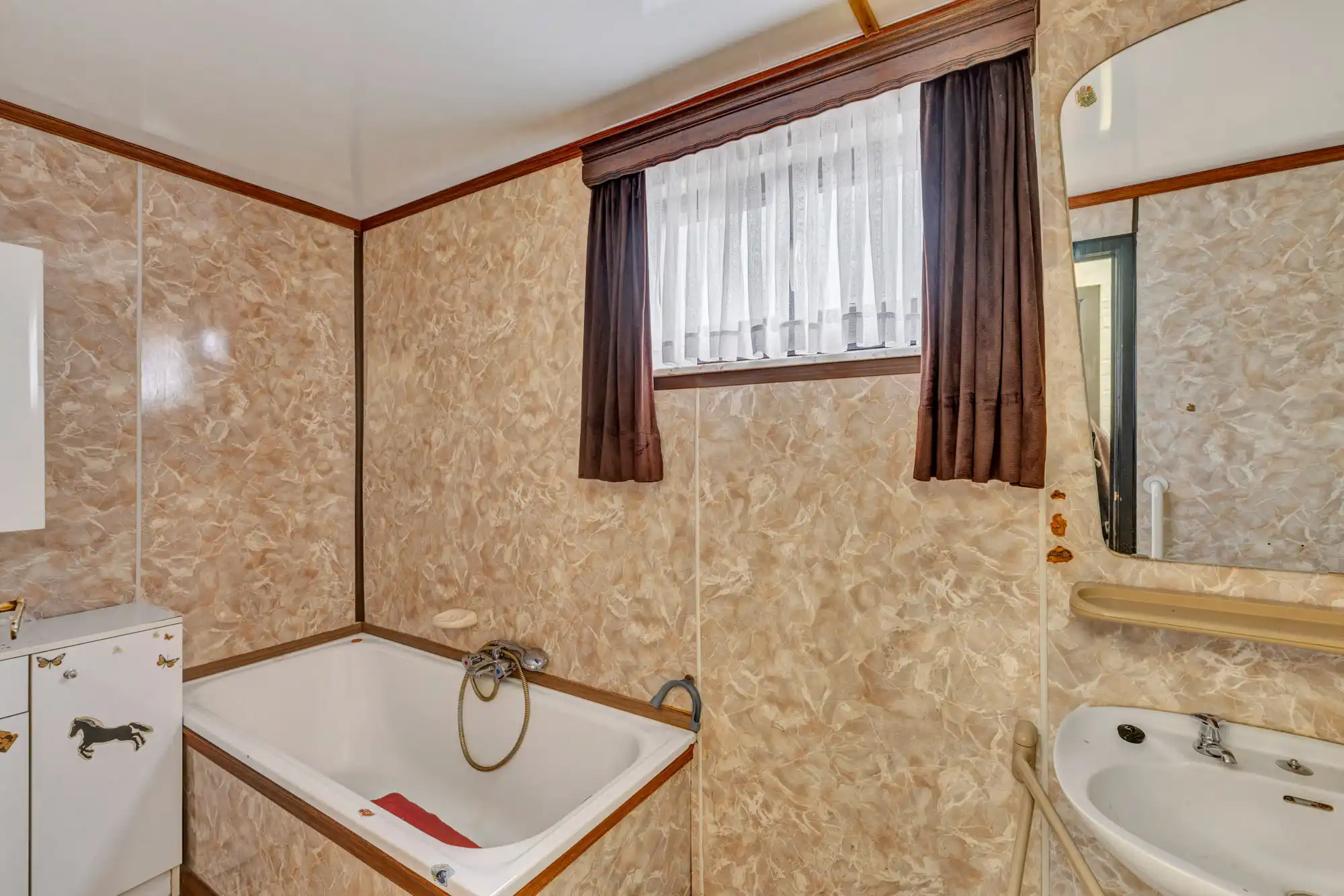 Ruime woning met veel potentieel en grote garage (80m²) foto 8