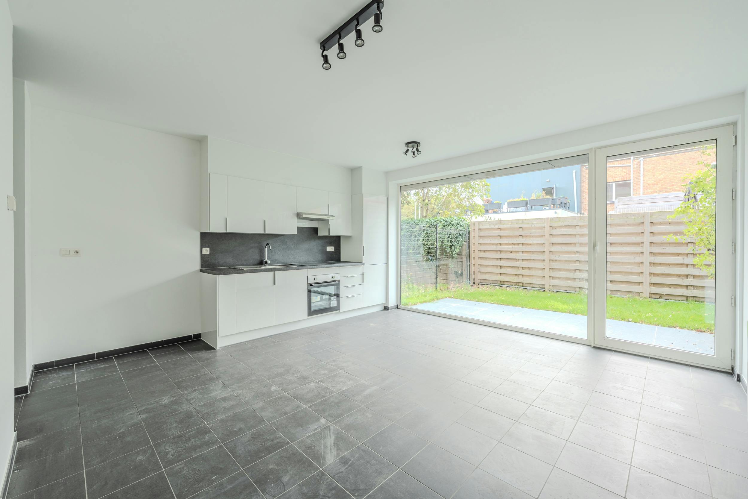 Lichtrijke studio met slaaphoek en met tuintje te Bredene  foto 4