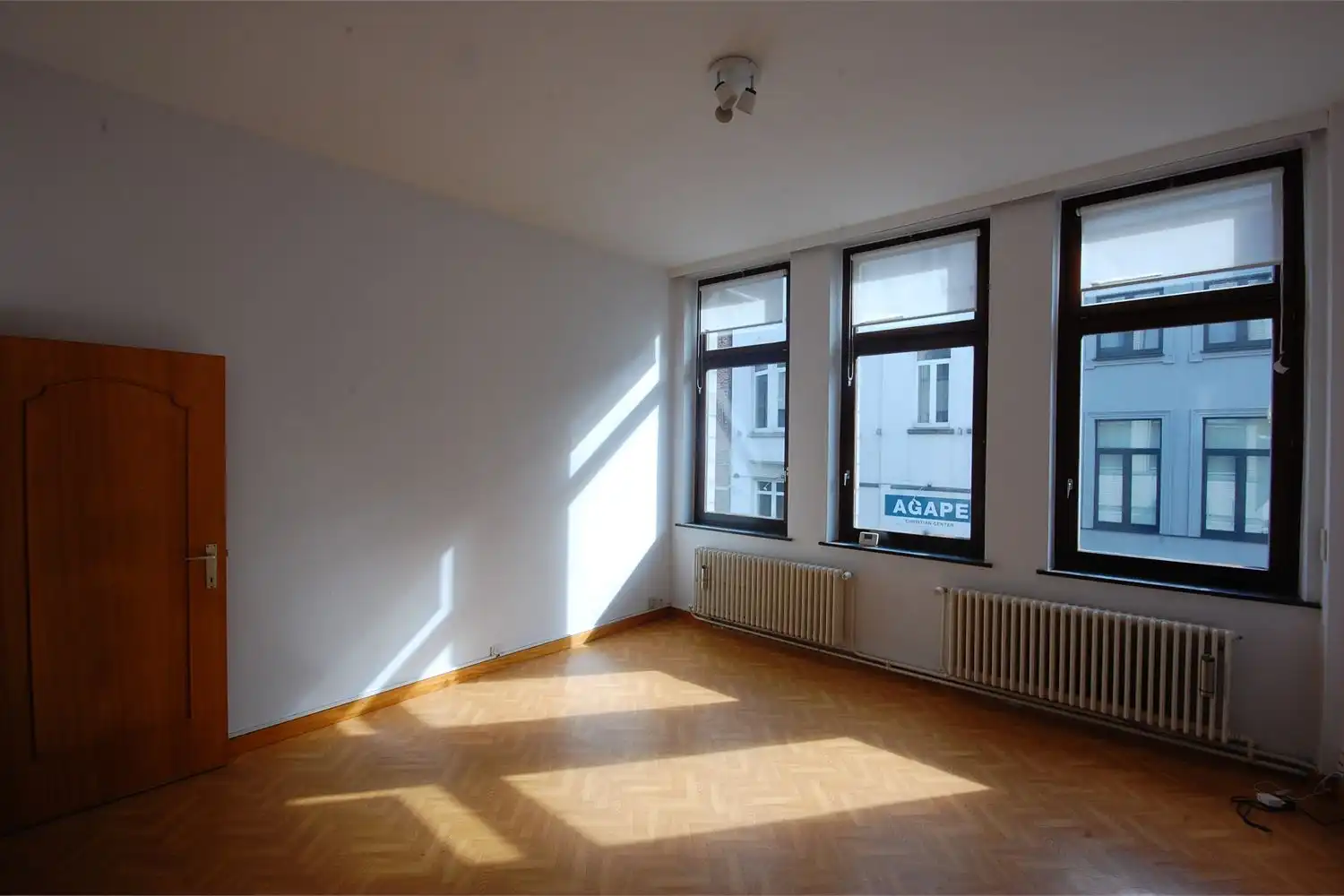 Appartement met 1 slaapkamer gelegen in het verkeersvrije centrum ! foto 2