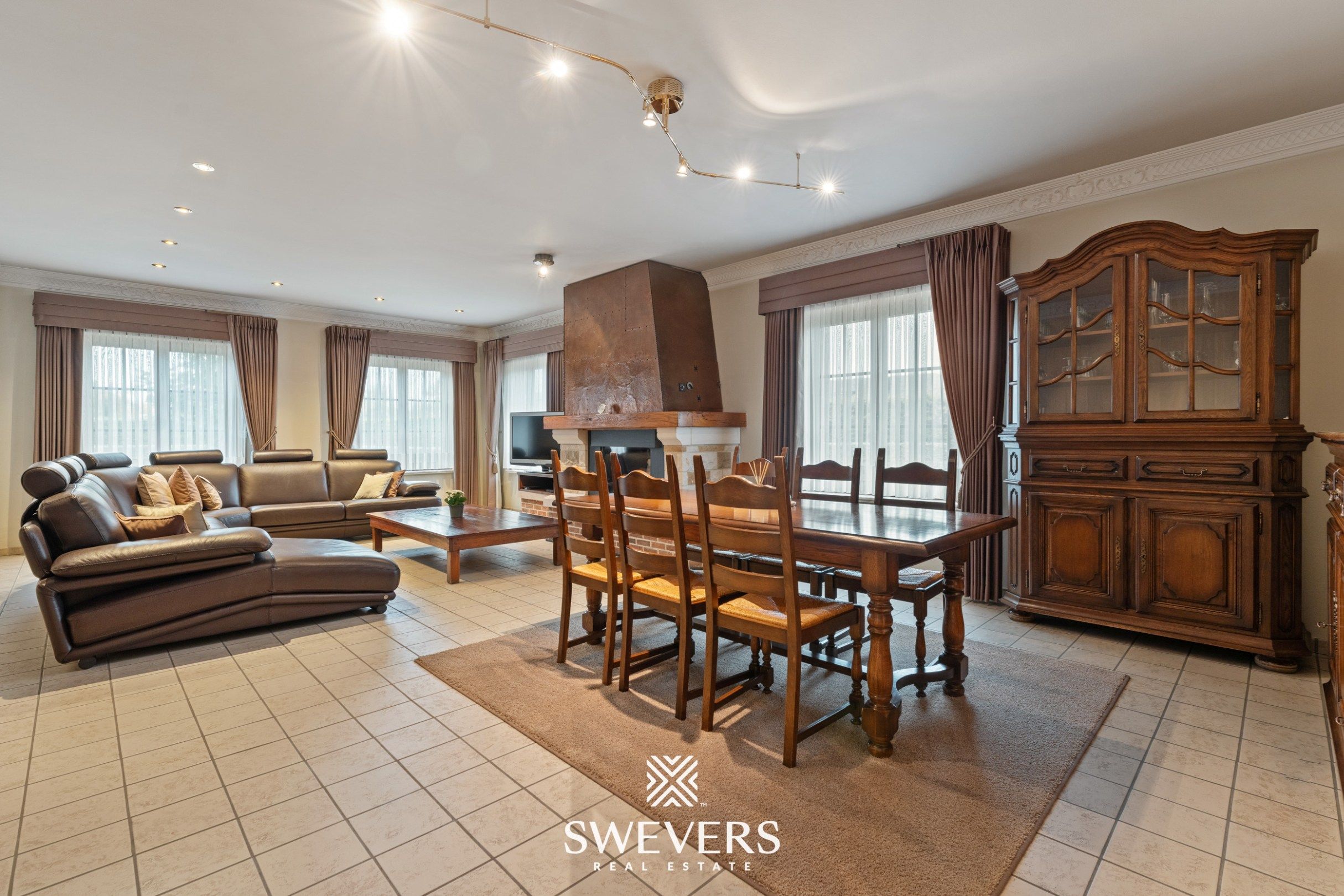 Villa met 395m² woonruimte op 48a zuidgericht perceel foto 4