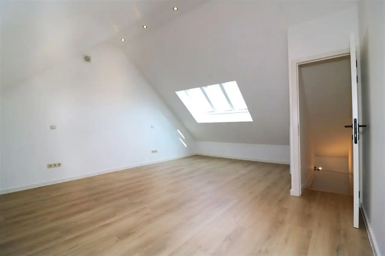 Prachtig, volledig vernieuwde woning met 3 slpk. foto 21