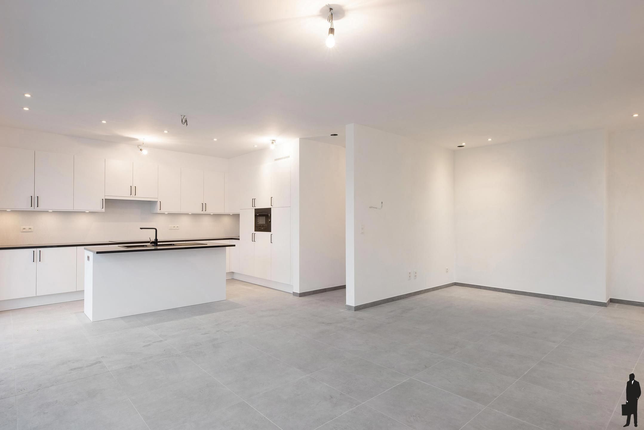 Instapklare nieuwbouw halfopen bebouwing met tuin en garage foto 4