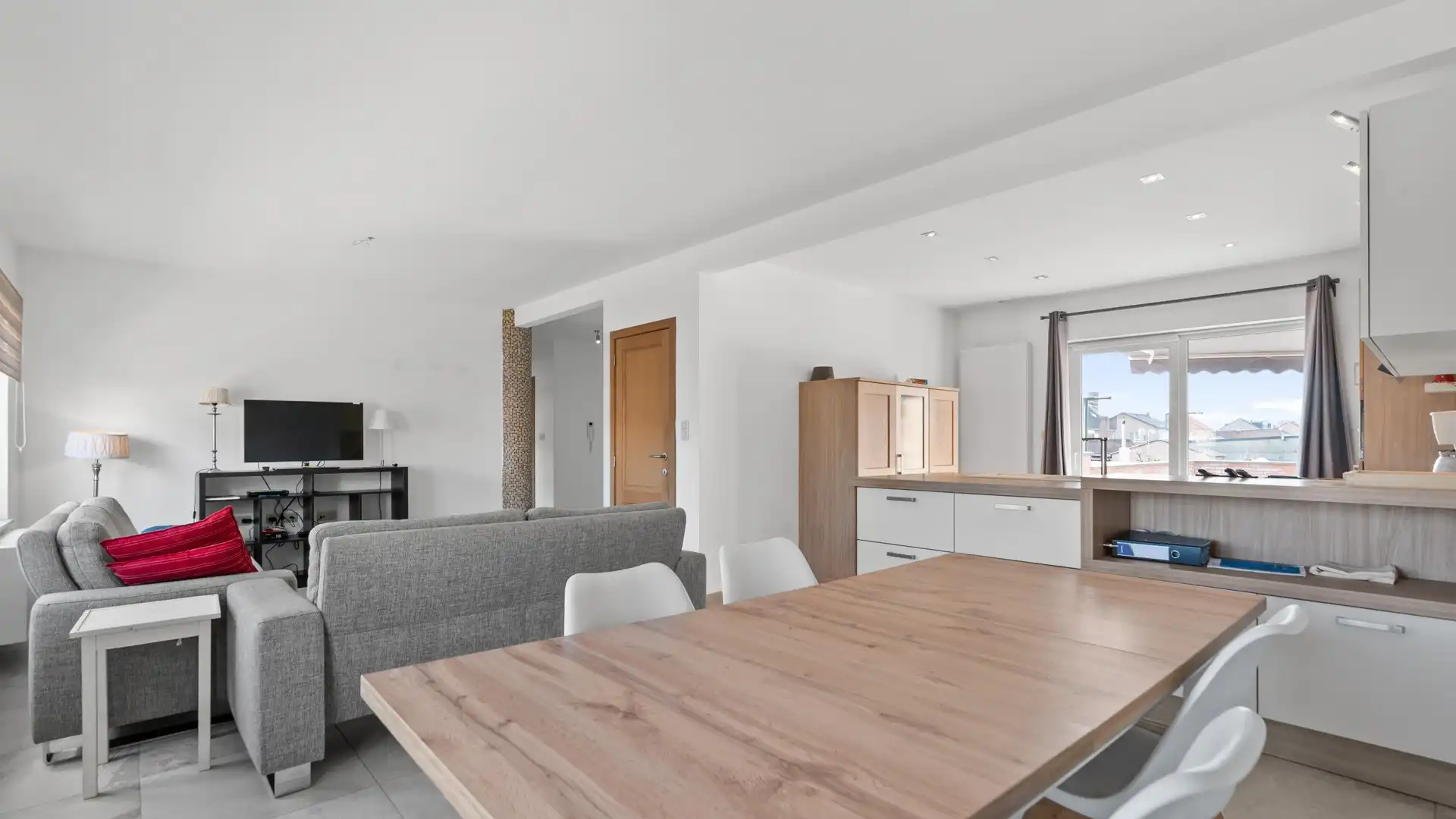 Wonen boven je zaak? Ontdek deze instapklare opportuniteit in het hart van Maasmechelen foto 19