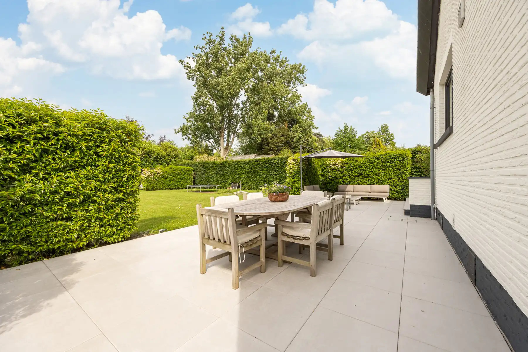 Split-level woning op ca. 1103 m² in een rustige woonwijk foto 21