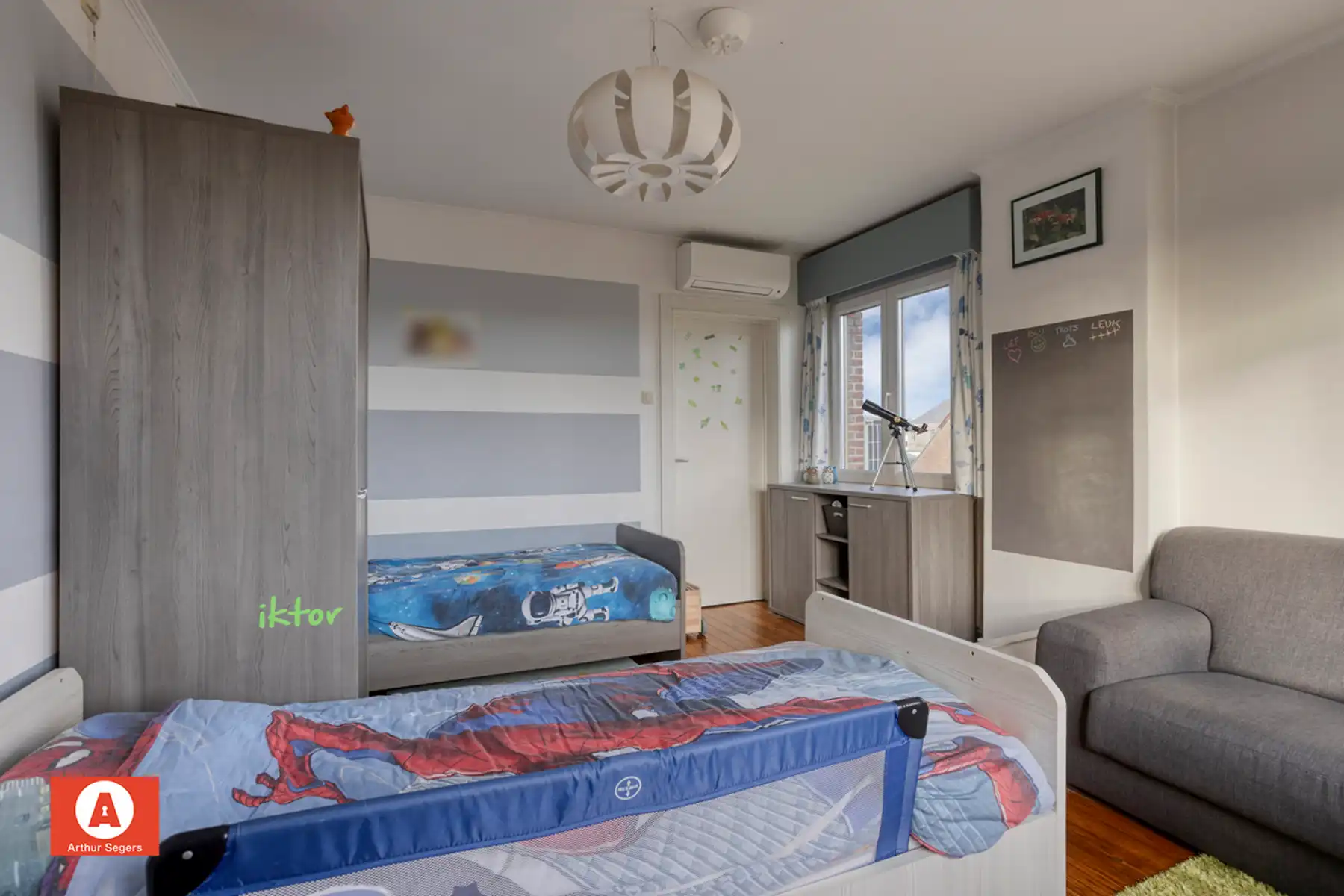 Karaktervolle open bebouwing met 5 slaapkamers en bureau foto 15