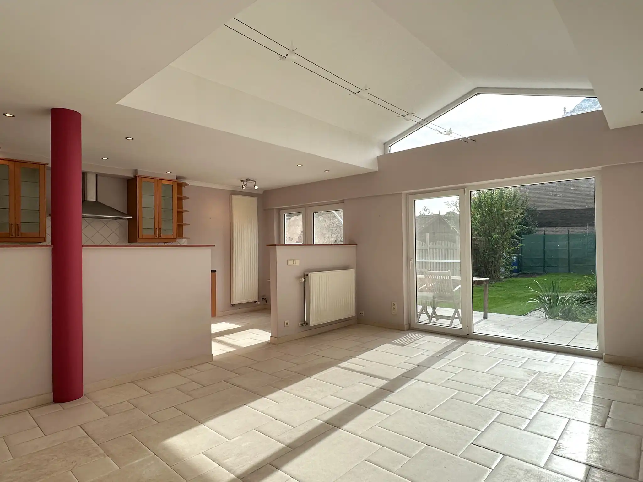 Woning met twee slaapkamers, dressing, garage en tuin te huur in het hartje van Melsele foto 5