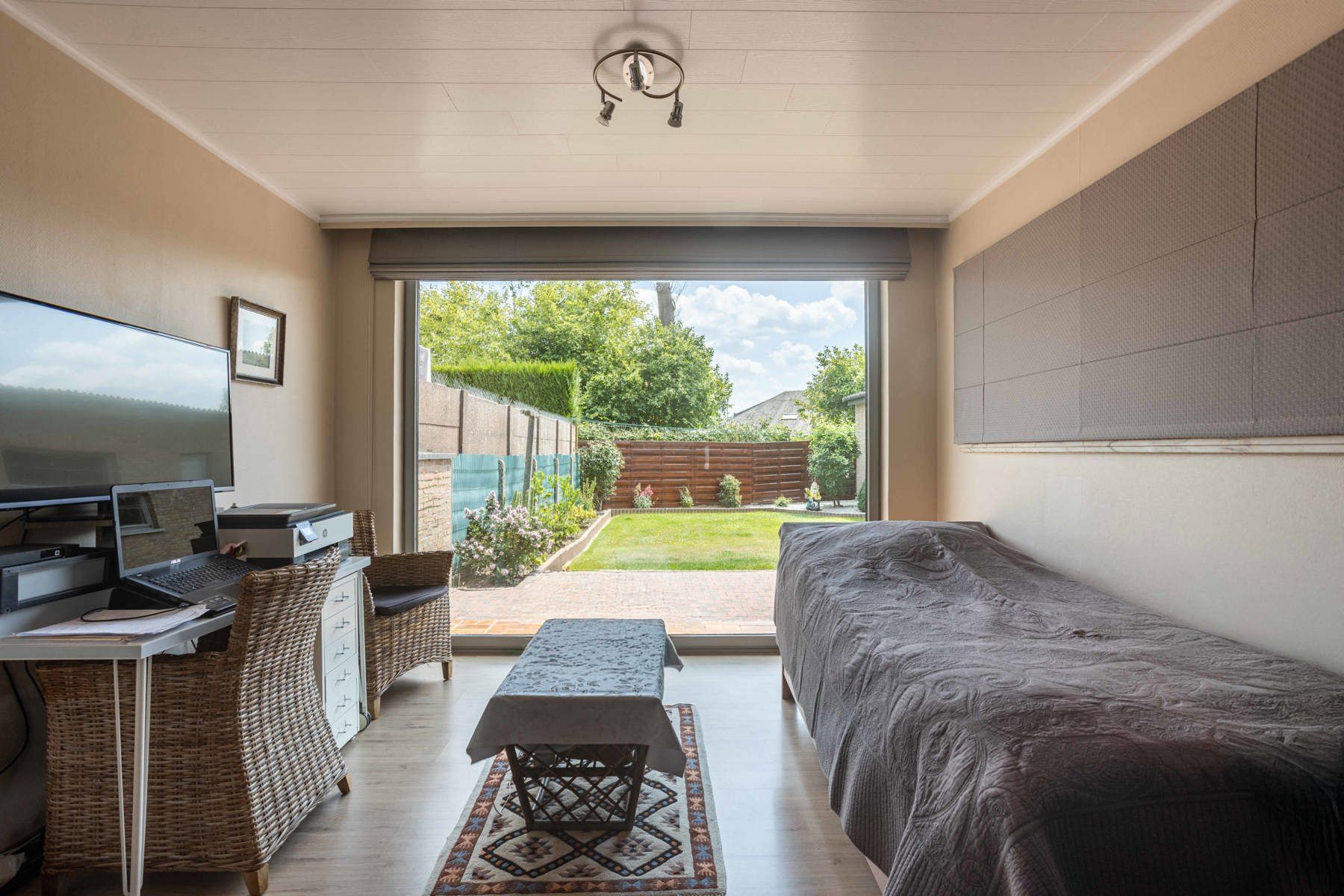 HOB met ruime garage gelegen in een rustige woonwijk foto 6