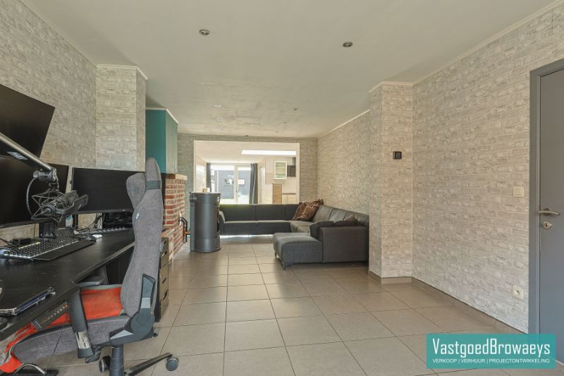 Instapklare woning met 4 slaapkamers, tuin & garage foto 8