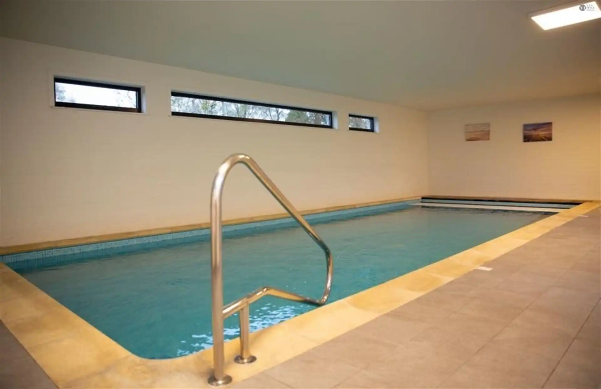 Moderne assistentiewoning met ondergrondse autostaanplaats foto 18