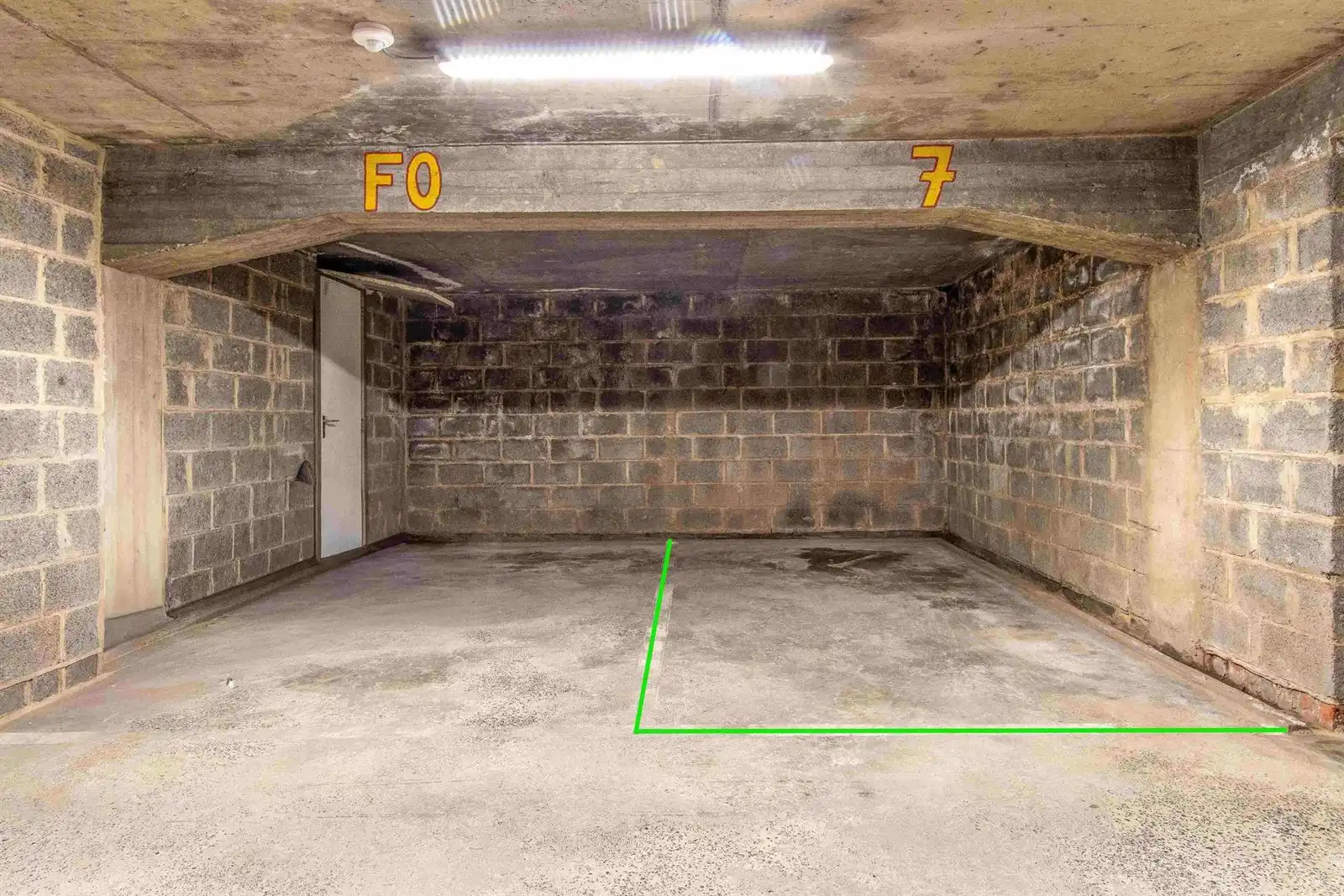 Ondergrondse autostaanplaats in een afgesloten garagcomplex foto 5