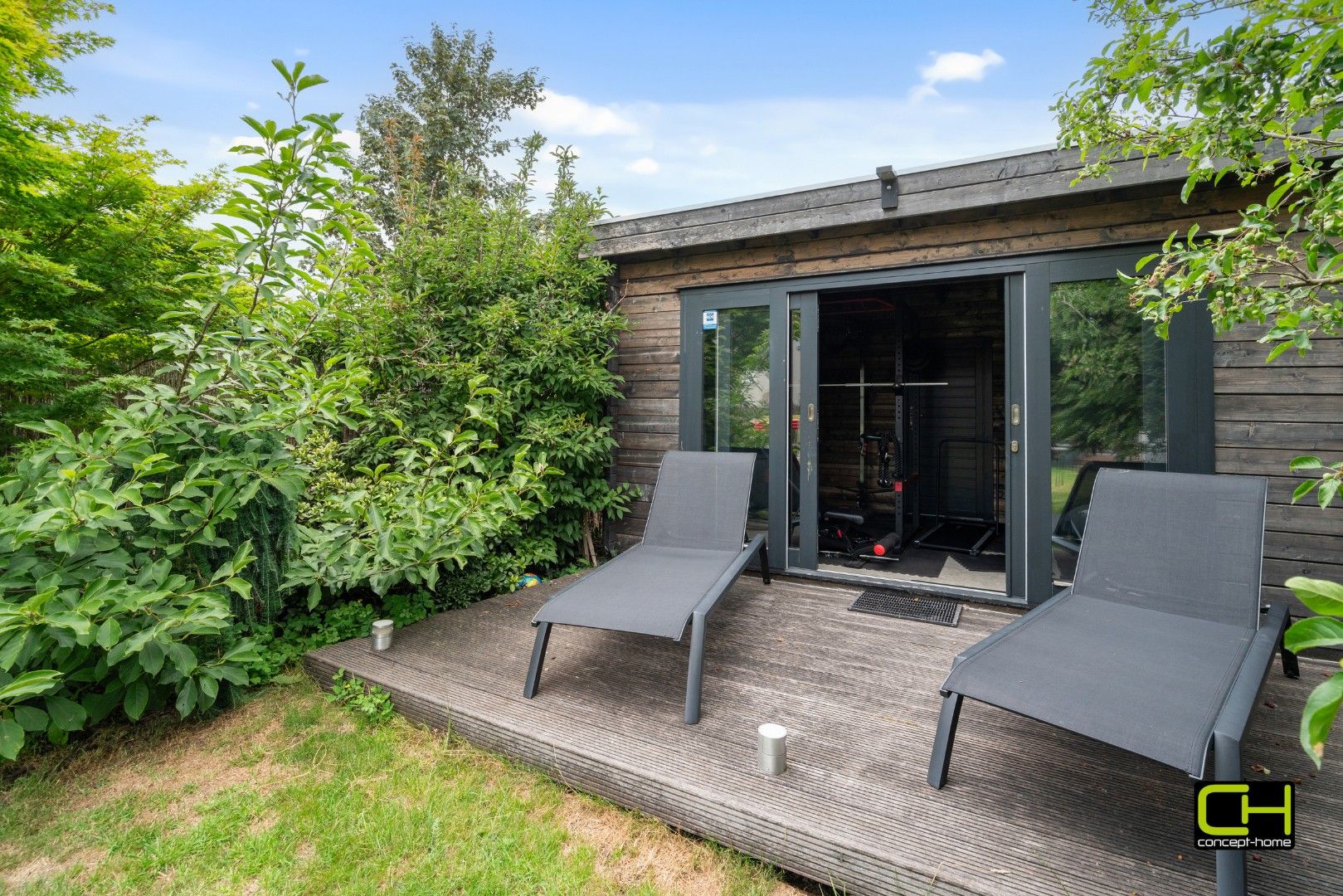 Moderne woning met drie slaapkamers en praktijkruimte te koop in Lievegem foto 24