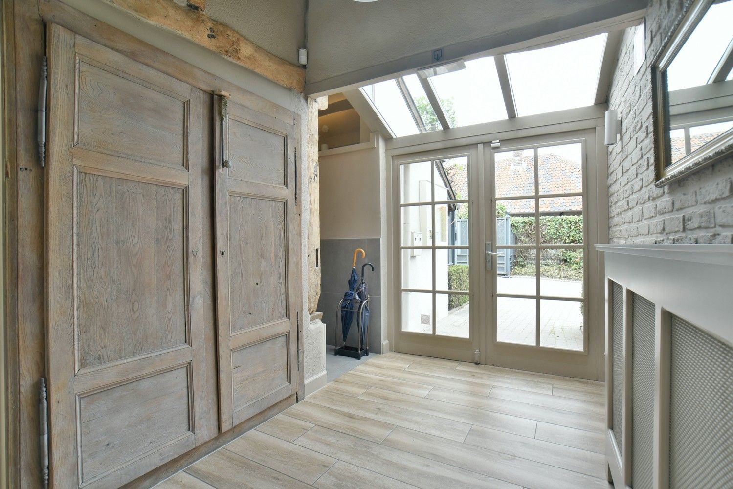 Uniek pand bestaande uit restaurant, grote feestzaal met ruime parking en woning op een domein van maar liefst van 74a. foto 8