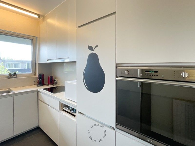 Centraal gelegen appartement met twee slaapkamers en een terras foto 6