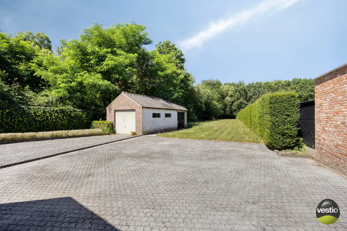 RUSTIG GELEGEN TIJDLOZE WONING MET 4 SLK EN RUIME TUIN. foto 31