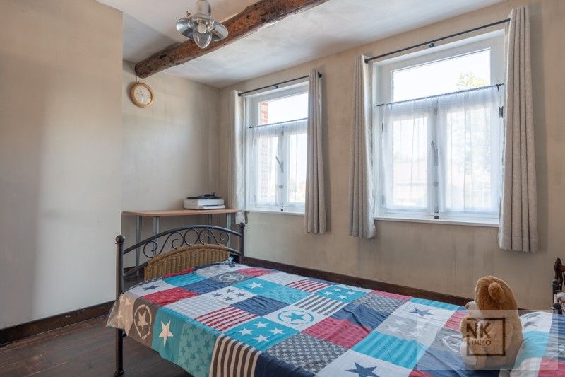 Prachtig, authentiek gerenoveerde woning met 4 slaapkamers foto 35