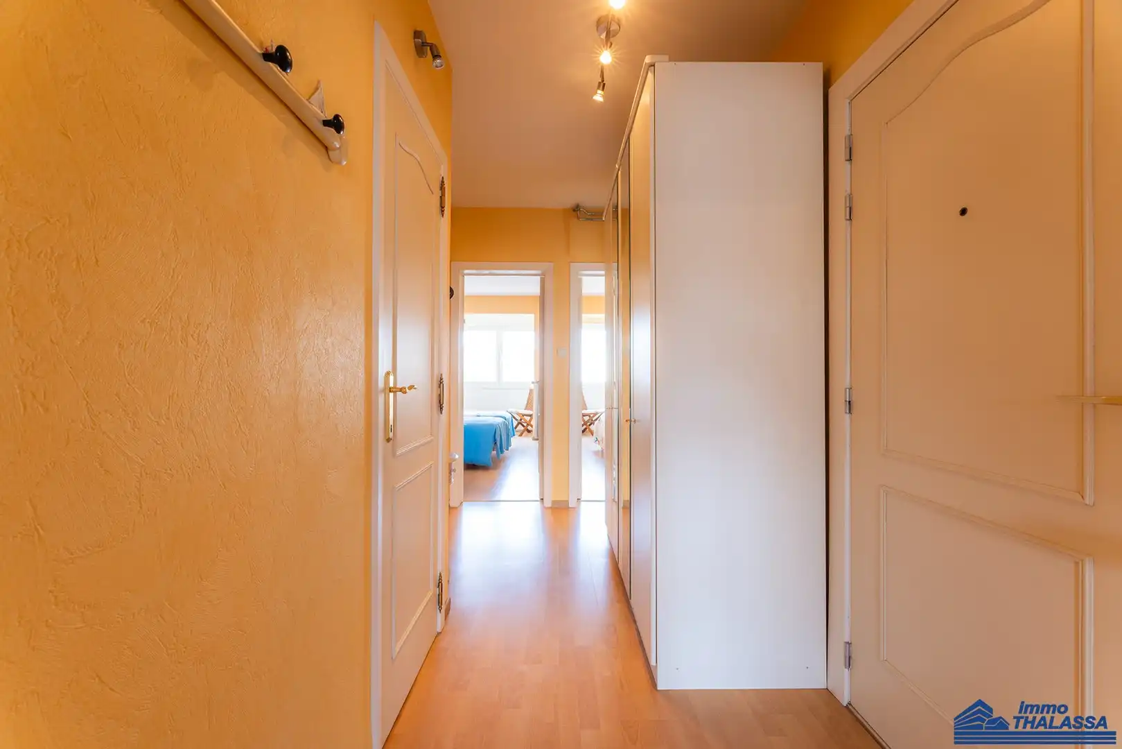 Gemeubeld appartement met extra studio foto 11