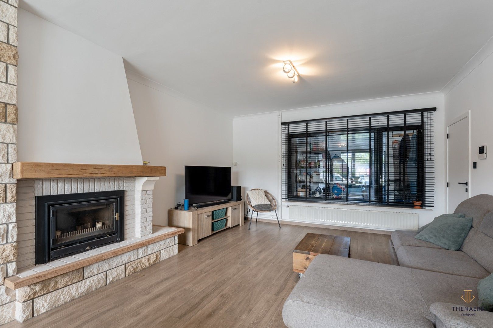 INSTAPKLARE WONING MET 3 SLAAPKAMERS, TUIN EN CARPORT. foto 5
