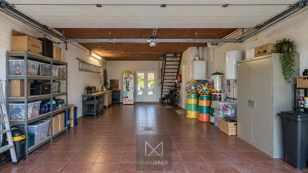 Instapklare gezinswoning met 3 slaapkamers, dubbele garage, ruim atelier en zonnige tuin in Rekkem foto 11