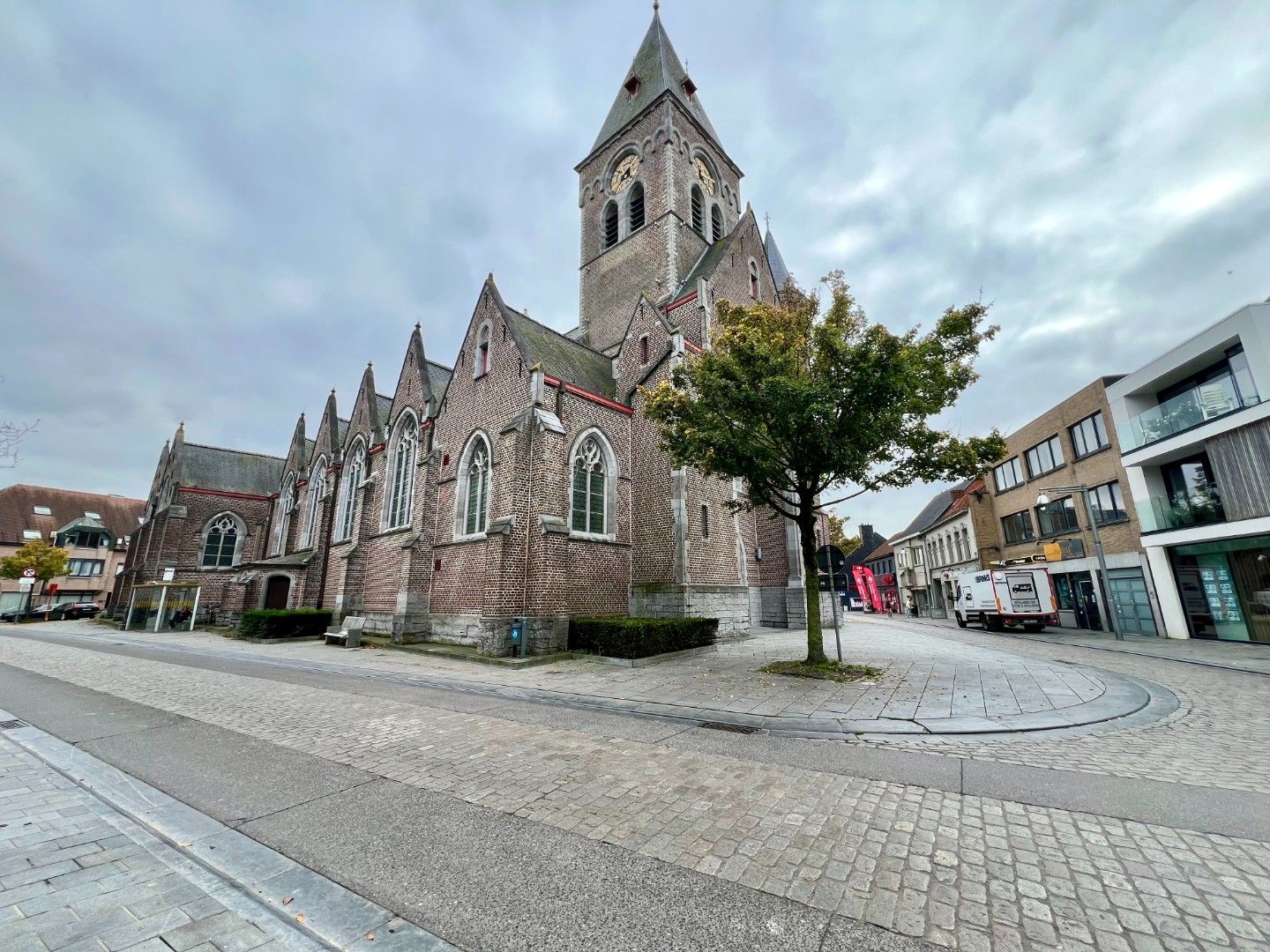 Opgefrist 2 slaapkamer appartement met garagebox, gelegen te centrum Lovendegem foto 16