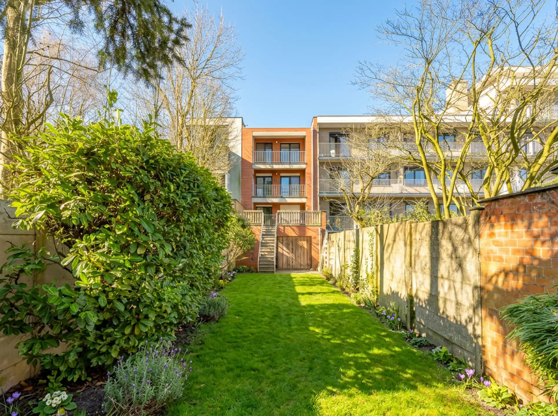 Uniek opbrengsteigendom op top locatie (3 app + 3 parkings) foto 2