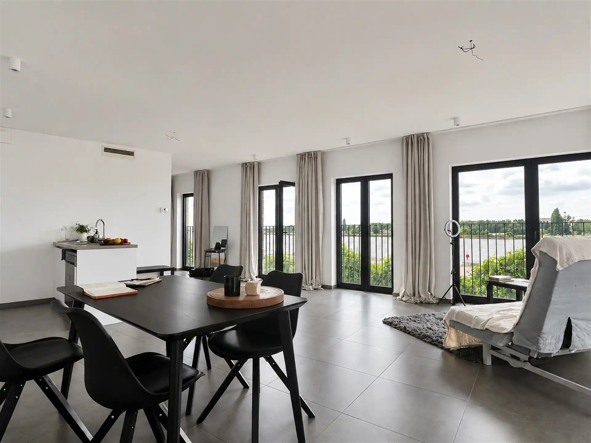 Lichtrijk 1-slp appt met Scheldezicht op toplocatie ! foto {{pictureIndex}}