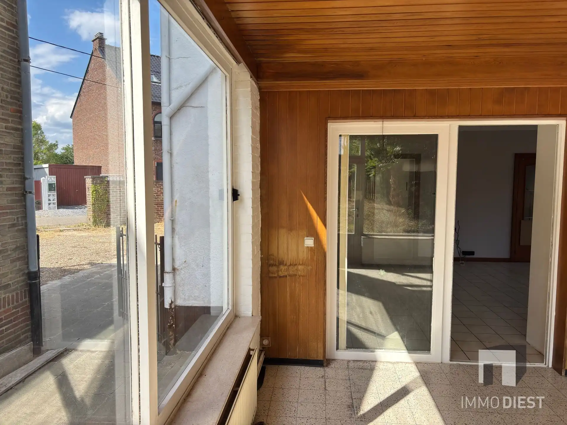 Ruime betaalbare woning met veranda en bijgebouw foto 6