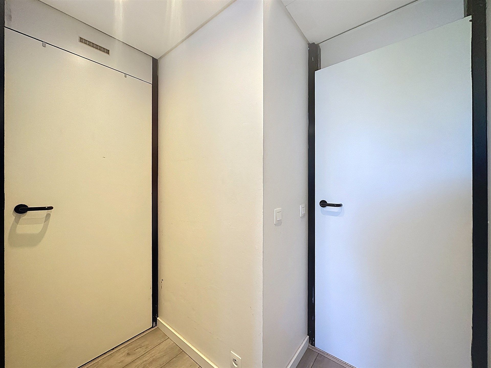 Recent appartement met 2 slaapkamers, 2 terrassen en een grote gemeenschappelijke tuin op toplocatie! foto 8