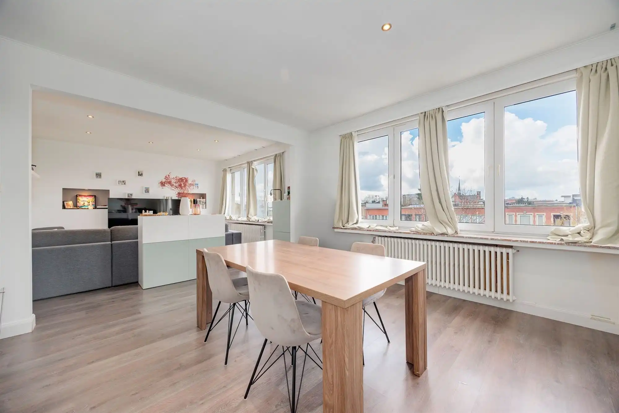 Instapklaar 2 slk appartement in Berchem foto {{pictureIndex}}