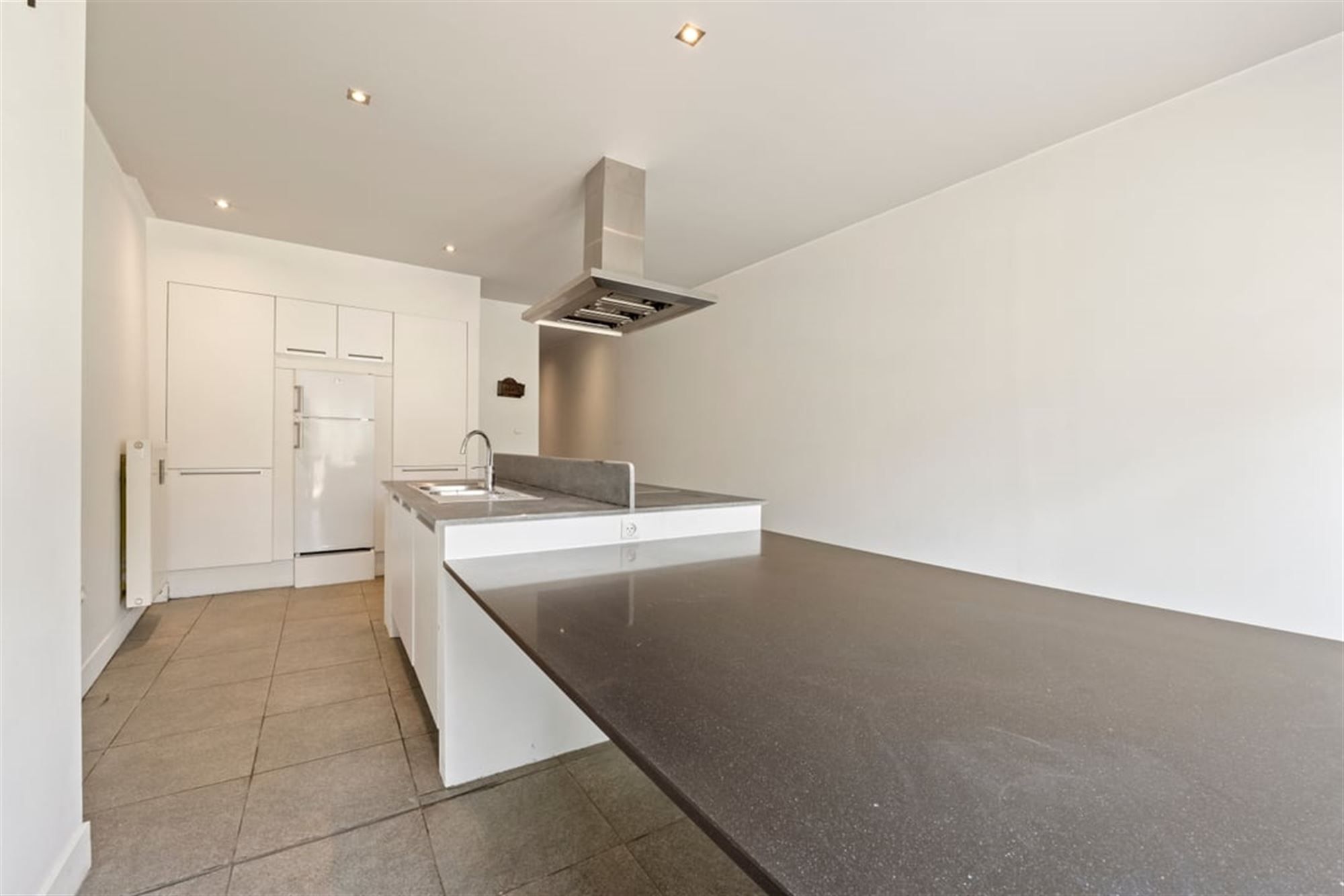 RUIM INSTAPKLAAR APPARTEMENT MET RUIM TERRAS IN HET CENTRUM VAN SINT-TRUIDEN foto 14
