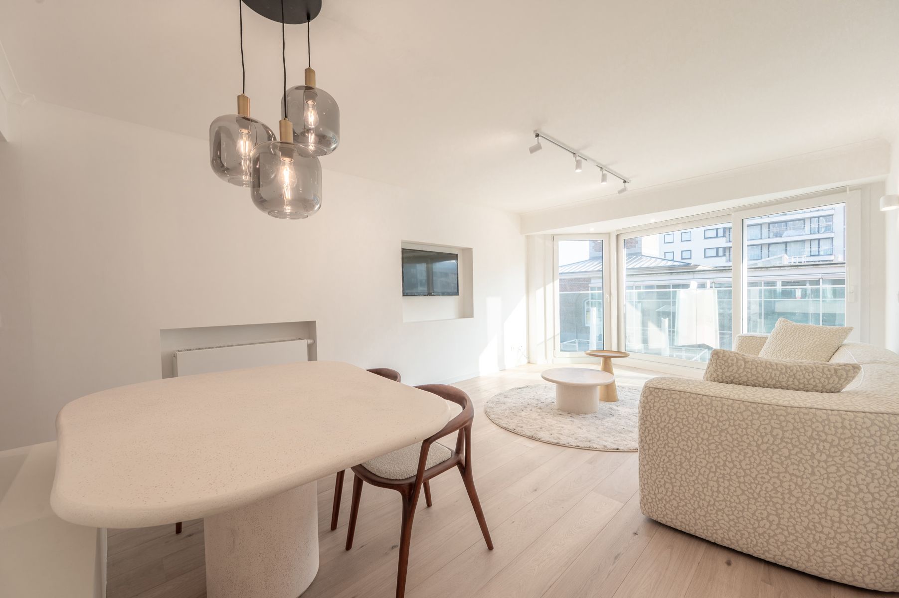 Gerenoveerd 2-slaapkamer appartement met zeezicht foto {{pictureIndex}}
