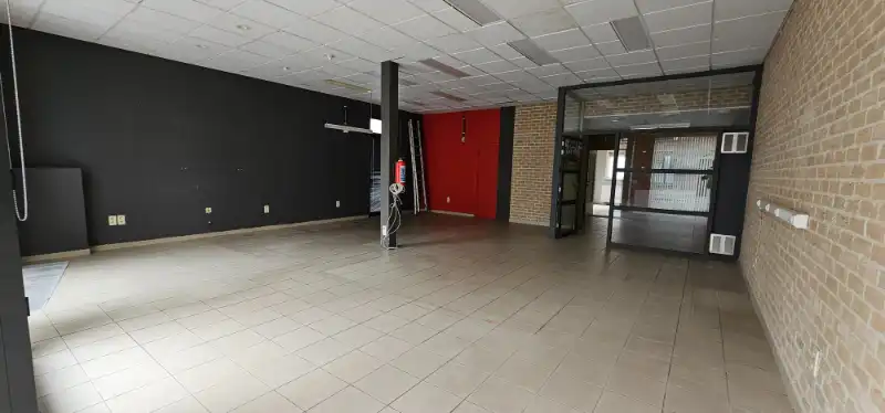 Winkel/kantoorpand te Wondelgem centrum foto 5