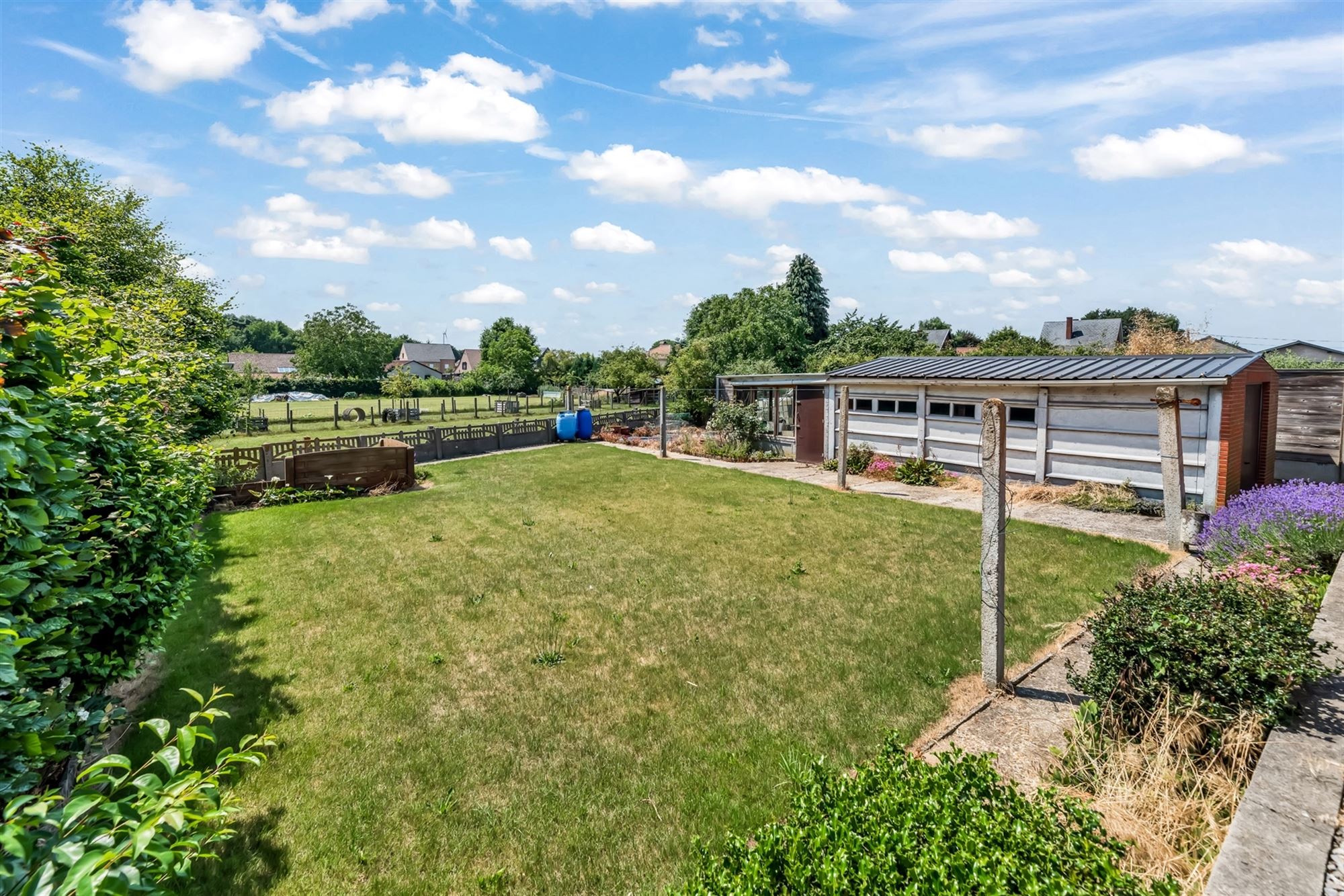 OP TE FRISSEN MAAR ZEER GOED ONDERHOUDEN WONING OP EEN RUIM PERCEEL NABIJ CENTRUM OOSTHAM foto 22