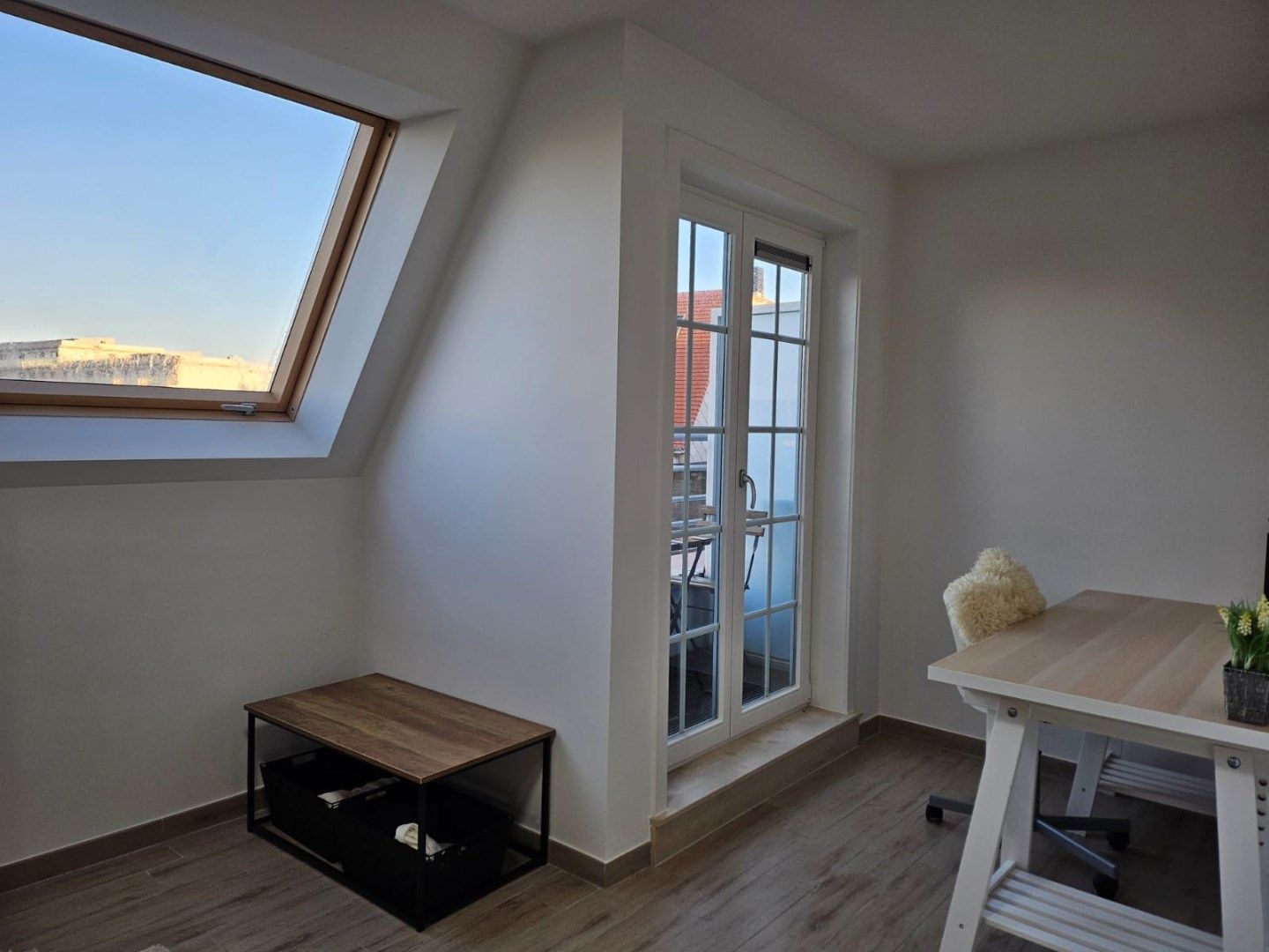 Recent, luchtig en goed gelegen duplex appartement met terrasjes nabij de zee in De Haan. foto 5
