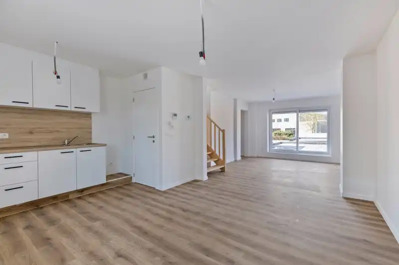 Volledig gerenoveerd, 1 slaapkamer appartement  met terras en parkeerplaats TE KOOP in Beveren-Leie! foto 9