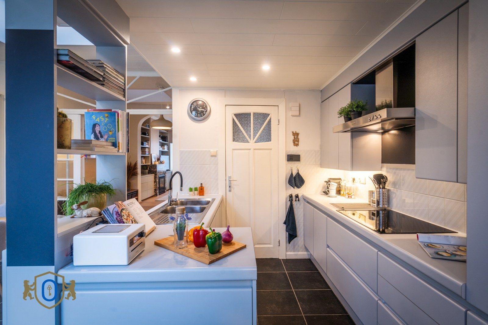 Brugse 3-slpkr herenwoning met studio & romantische tuin foto 10