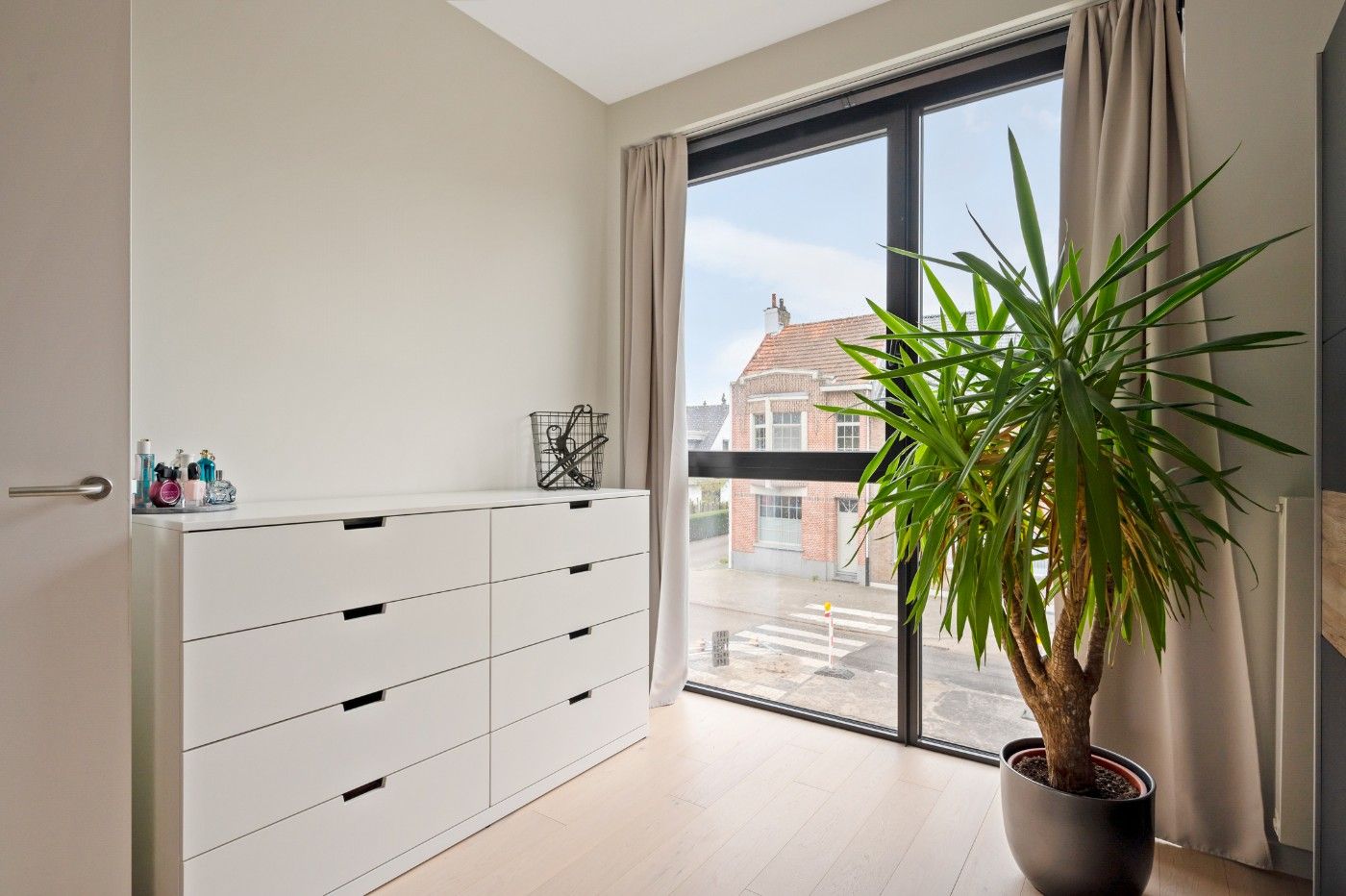 Instapklaar app. op 1ste verd. met 2 slpk., terras en autostaanplaats foto 16