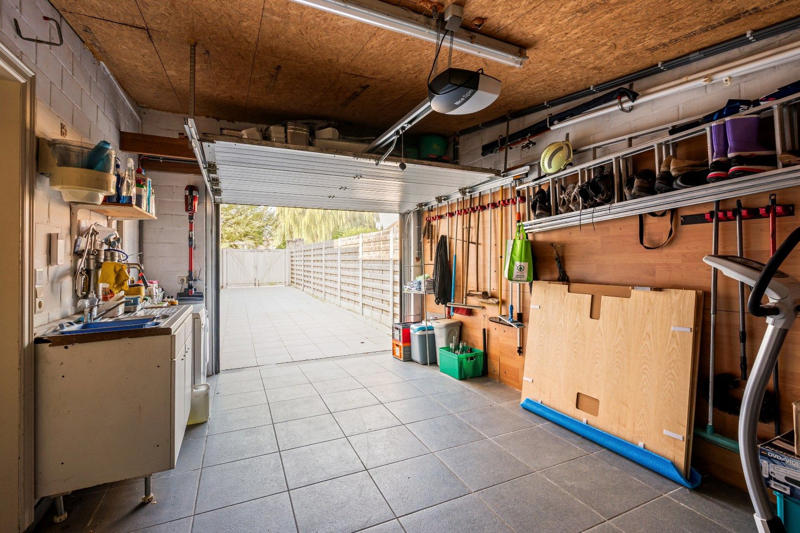 Instapklare halfopen woning met 3 slaapkamers, garage, tuin en mancave in Mesen foto 30