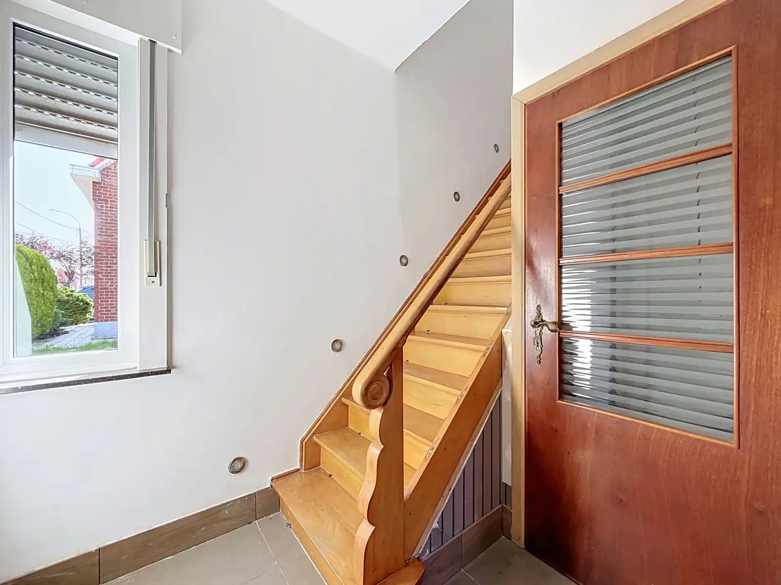 Charmante en opgefriste woning te Nieuwerkerken foto 2