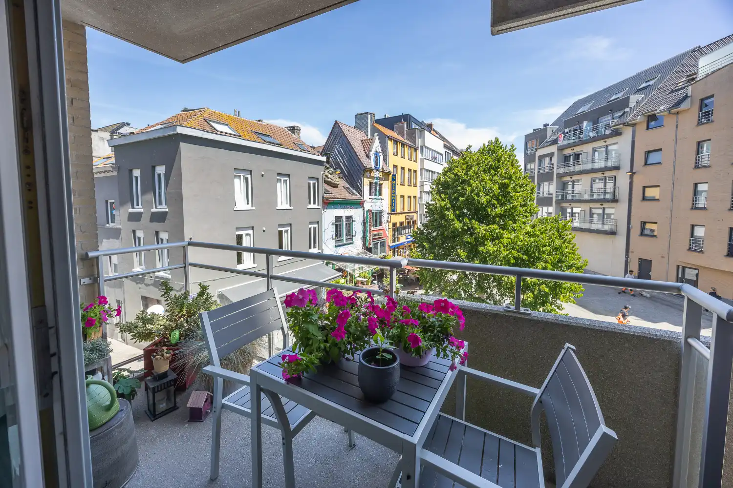 Ruim drie slaapkamer hoek-appartement op centrale ligging! foto 4