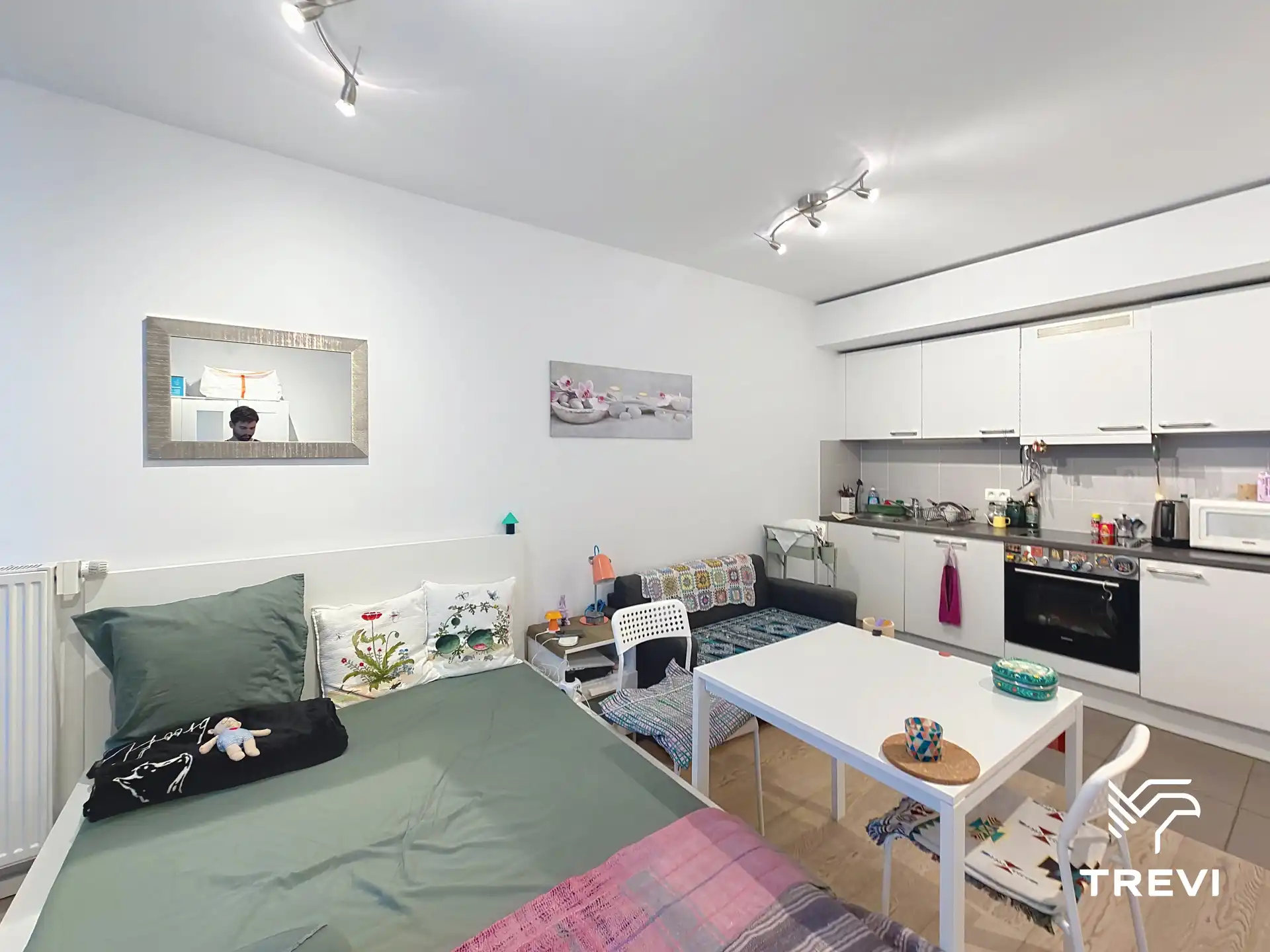 BRUSSEL – Gemeubelde studio met parking! foto 4