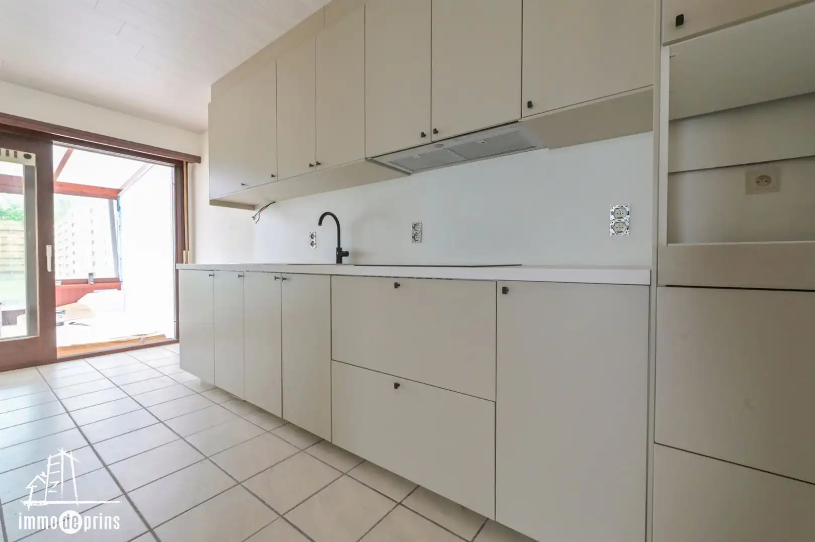 Halfopen gezinswoning met tuin en garage foto 6