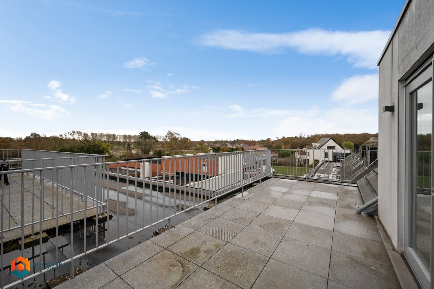 Lichtrijk penthouse met één slpkr en twee terrassen foto 11