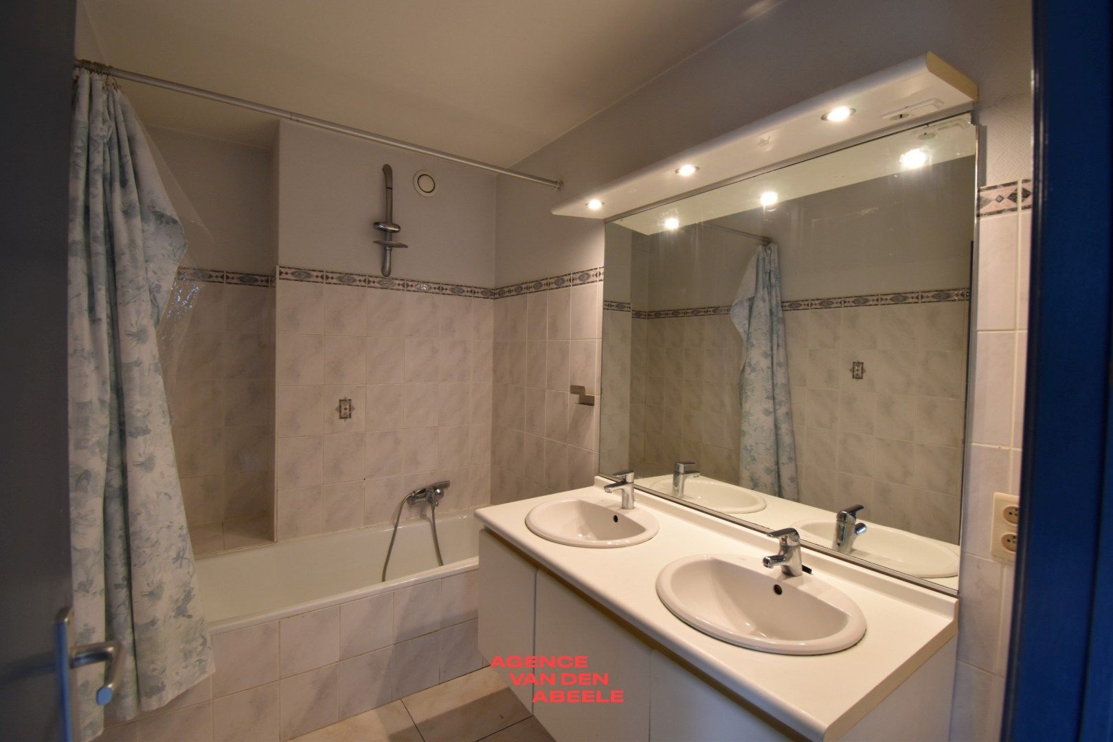 Zeer lichtrijk appartement met 2 slaapkamers en terras  foto 9