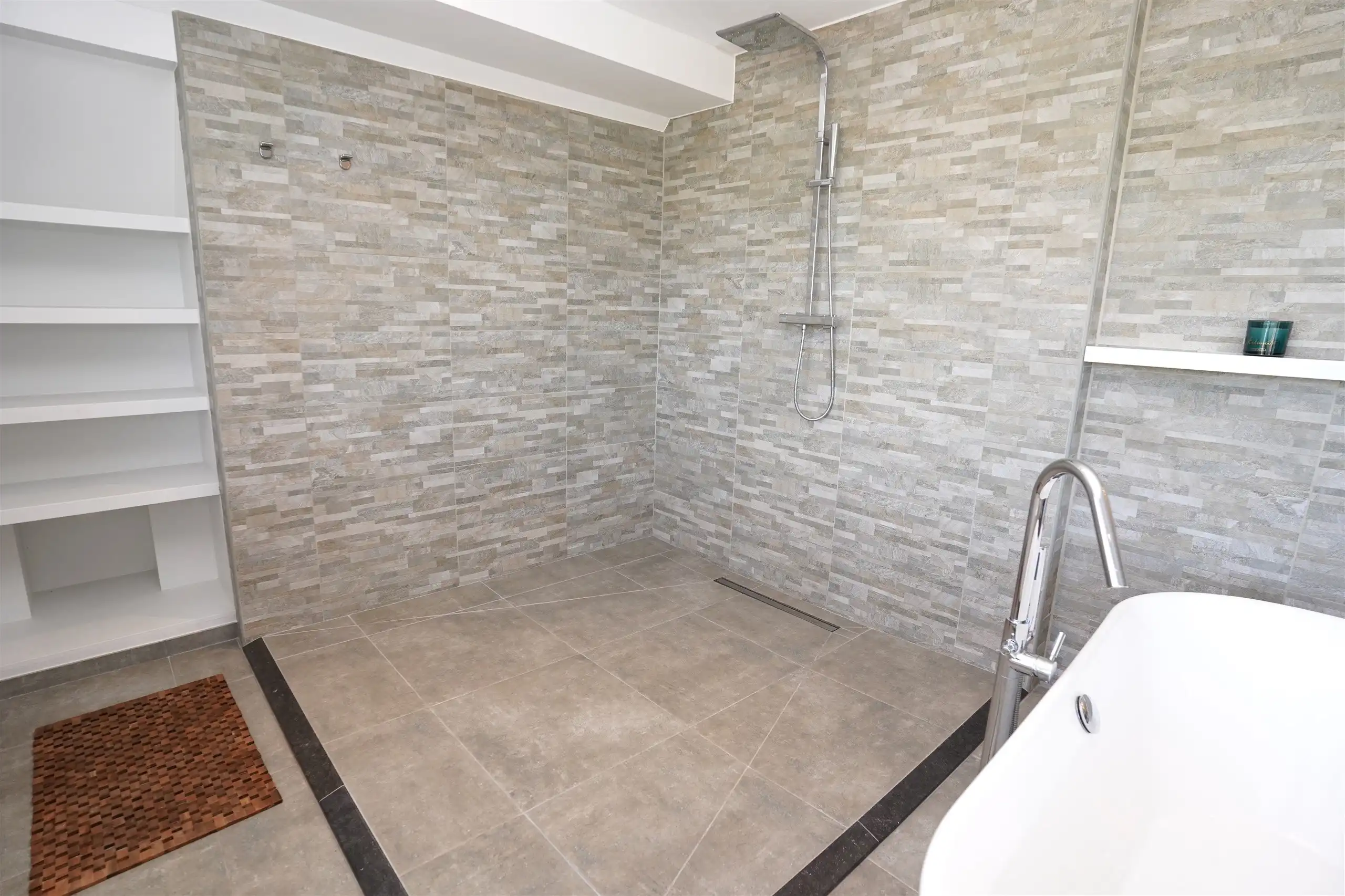 Grote gezinseigendom met 5 SLPK - BUREEL - ZWEMBAD! foto 27