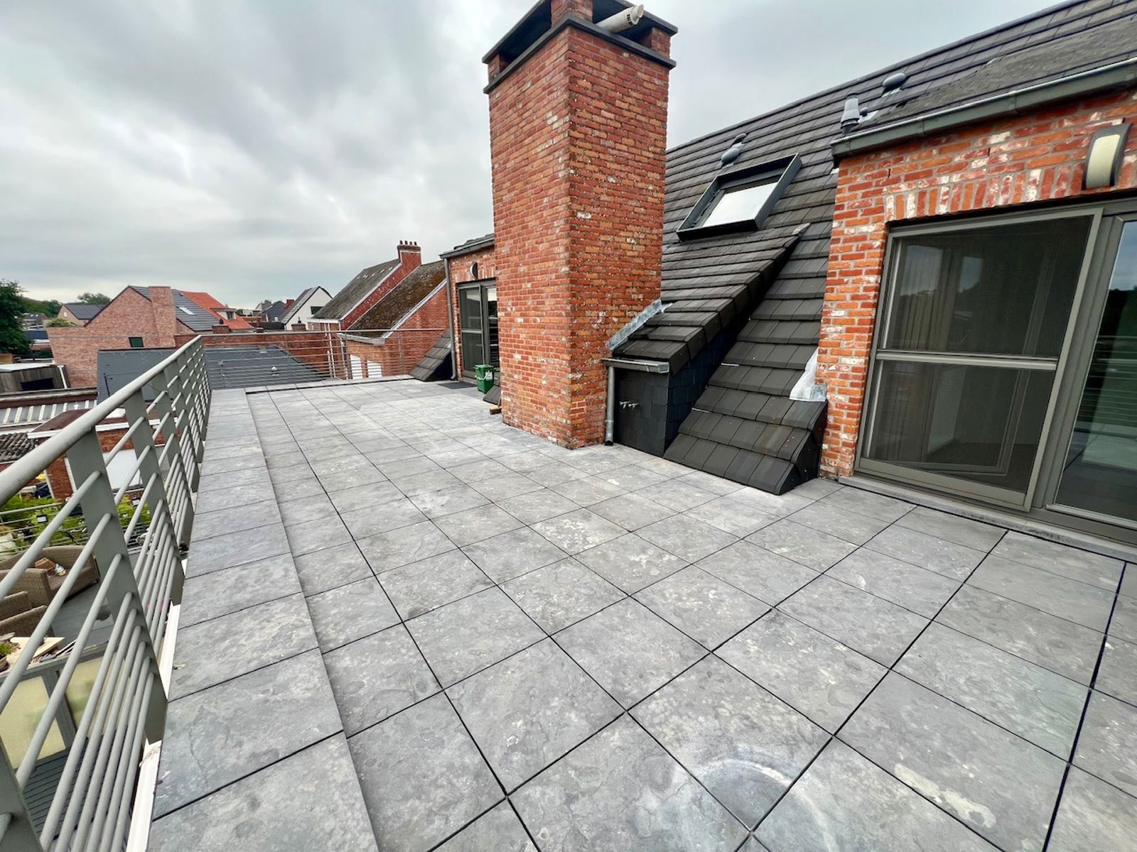 Dakapp met 2 slpk, ruim terras en garagebox foto 2