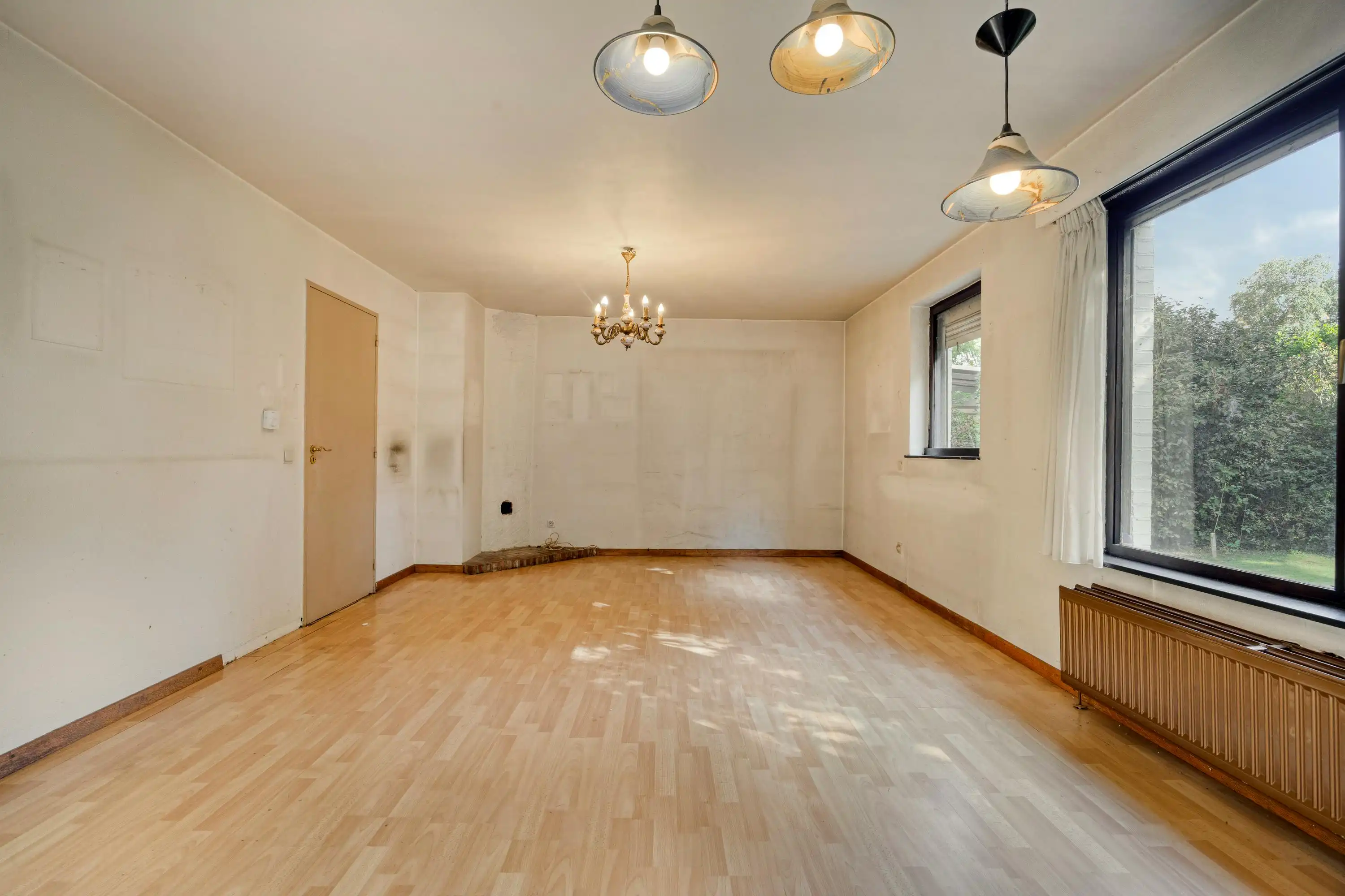 Goed gelegen, te renoveren huis te koop in Lichtaart foto 5