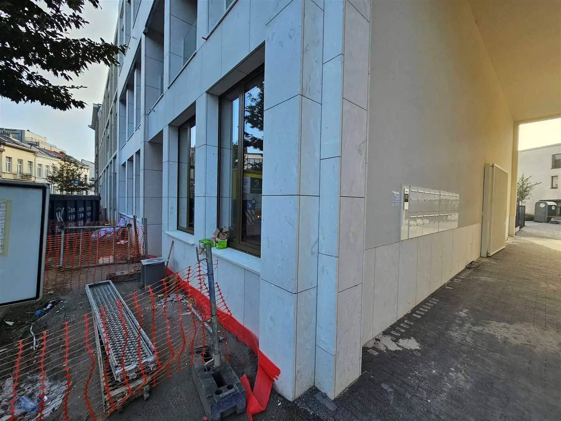 Nieuw gelijkvloersappartement met koer/tuin! foto 8